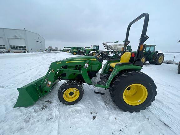 Image of John Deere 3032E equipment image 1