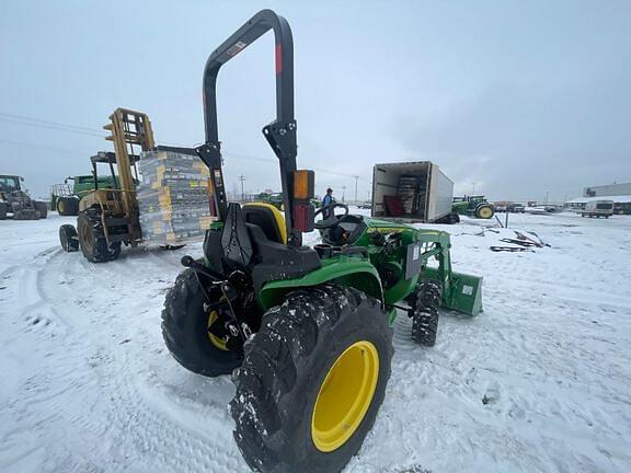 Image of John Deere 3032E equipment image 4