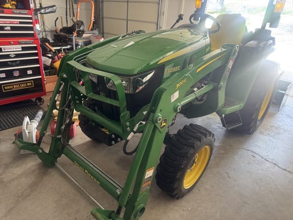2023 John Deere 3032E Equipment Image0