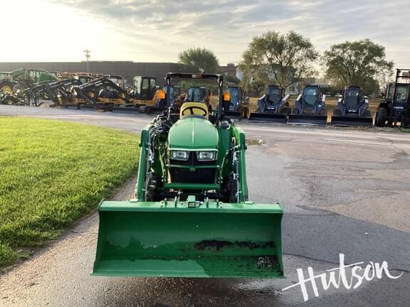 Image of John Deere 3032E equipment image 4