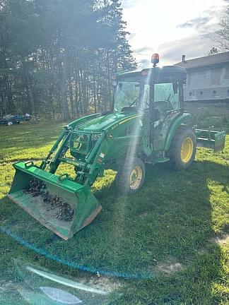 Image of John Deere 3033R equipment image 2