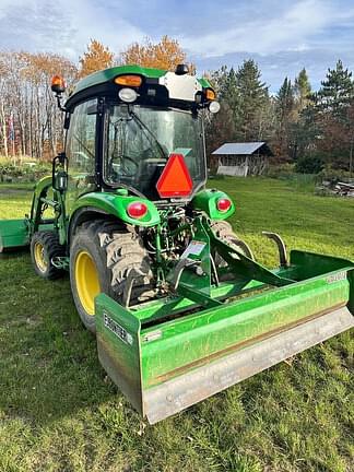 Image of John Deere 3033R equipment image 4