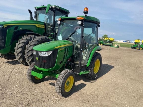 Main image John Deere 3033R