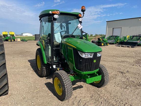 Image of John Deere 3033R equipment image 1