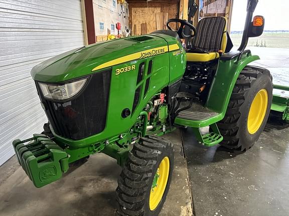 Image of John Deere 3033R equipment image 1