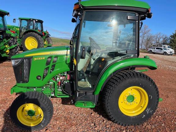 Image of John Deere 3033R equipment image 2