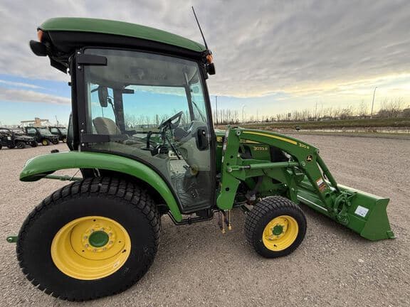 Image of John Deere 3033R equipment image 3