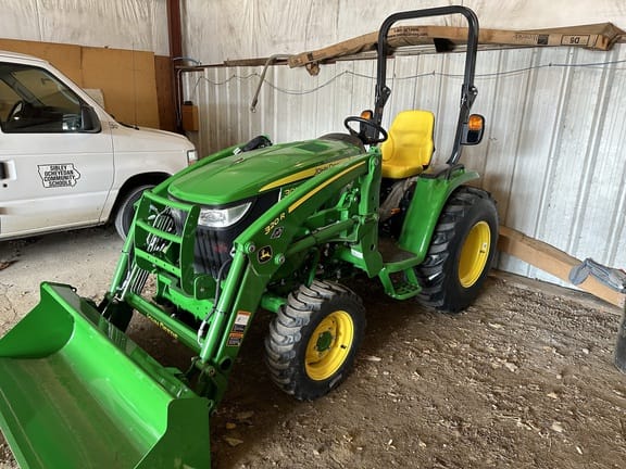 Main image John Deere 3033R
