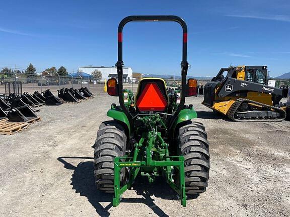 Image of John Deere 3033R equipment image 3