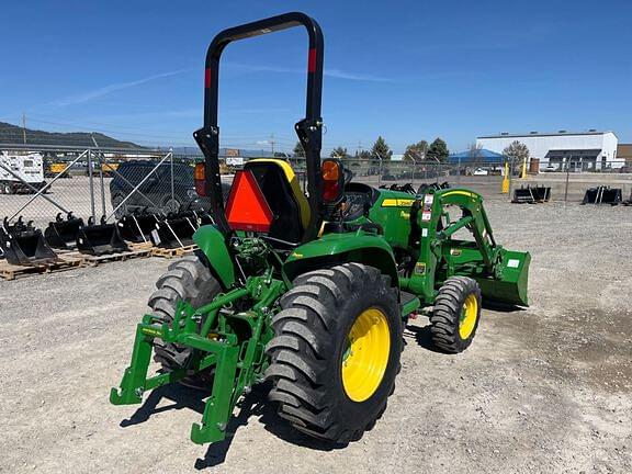 Image of John Deere 3033R equipment image 4