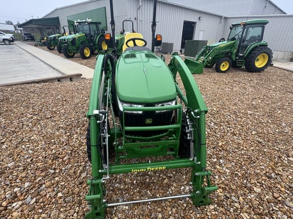 Image of John Deere 3033R equipment image 1