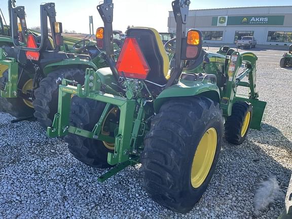 Image of John Deere 3033R equipment image 2