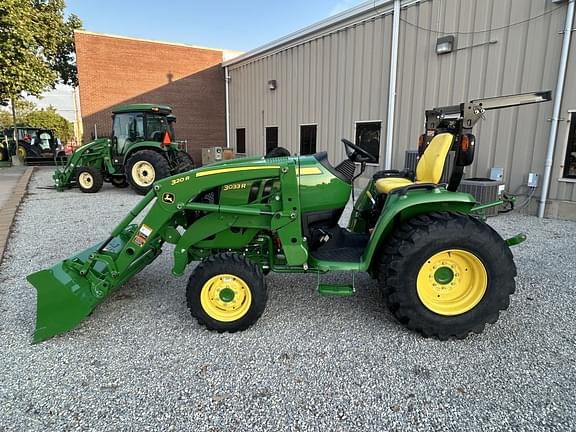 Image of John Deere 3033R equipment image 1