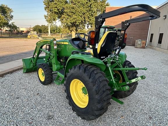 Image of John Deere 3033R equipment image 2