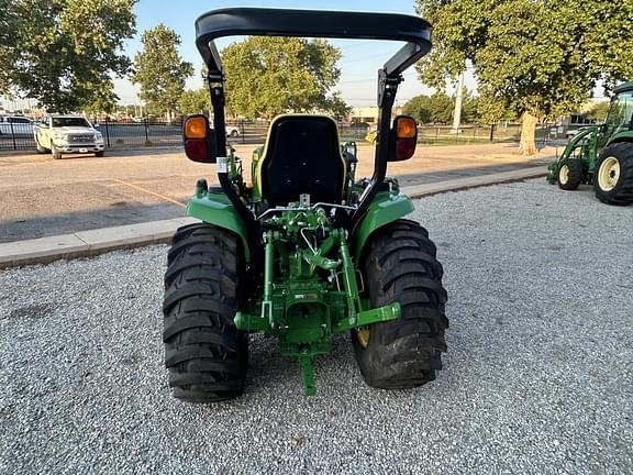 Image of John Deere 3033R equipment image 3