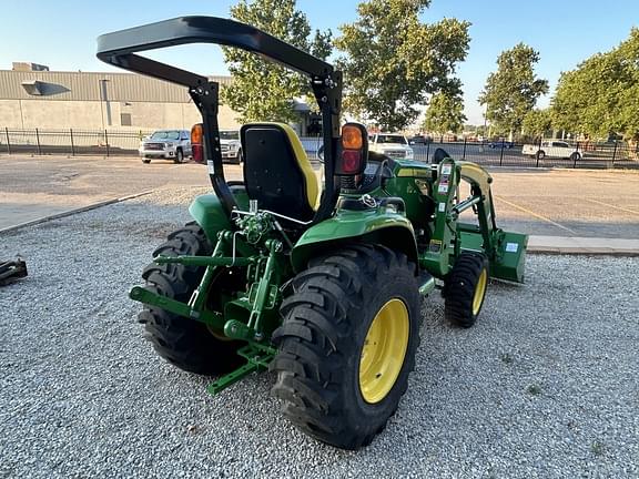 Image of John Deere 3033R equipment image 4