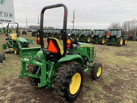 Image of John Deere 3033R equipment image 3