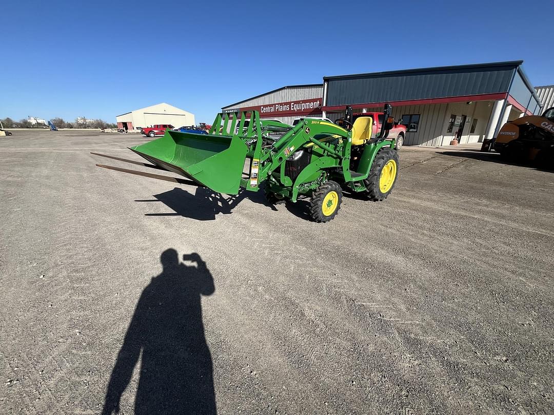 Image of John Deere 3033R Primary image