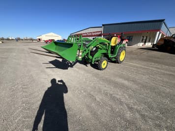 Main image John Deere 3033R