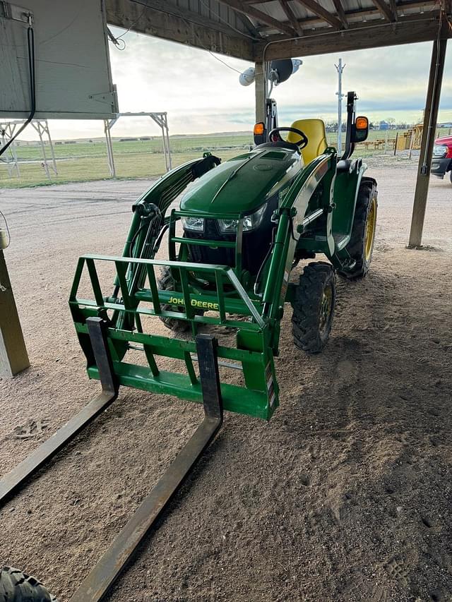 Image of John Deere 3033R equipment image 2