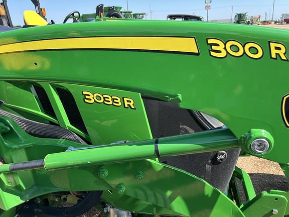 Image of John Deere 3033R equipment image 3