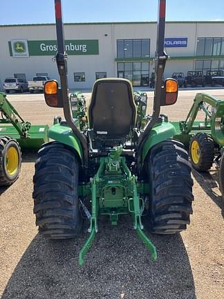 Image of John Deere 3033R equipment image 4