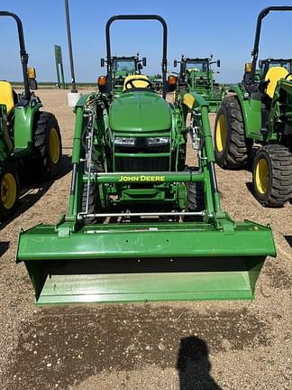 Image of John Deere 3033R equipment image 2
