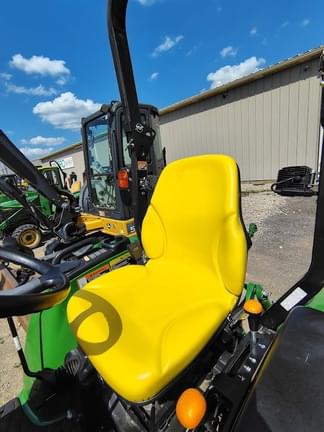 Image of John Deere 3033R equipment image 1