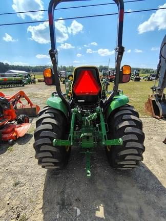 Image of John Deere 3033R equipment image 4