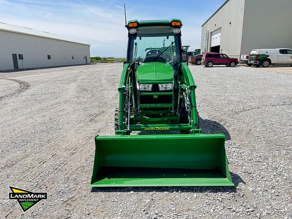 Image of John Deere 3033R equipment image 1