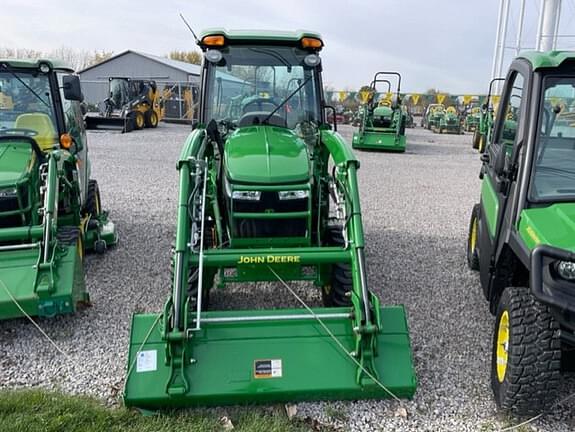 Image of John Deere 3033R equipment image 1