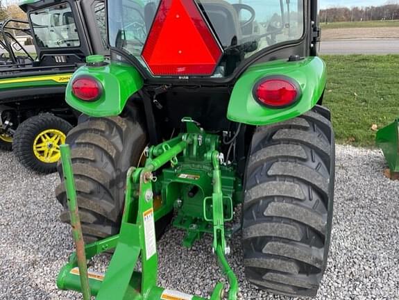 Image of John Deere 3033R equipment image 2