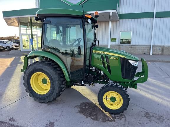 Image of John Deere 3033R equipment image 1