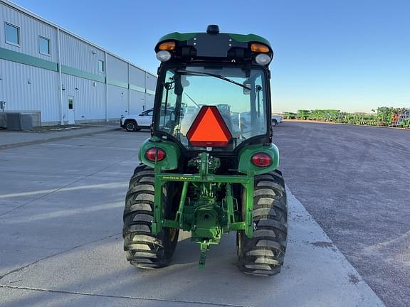 Image of John Deere 3033R equipment image 4