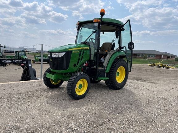 Main image John Deere 3033R