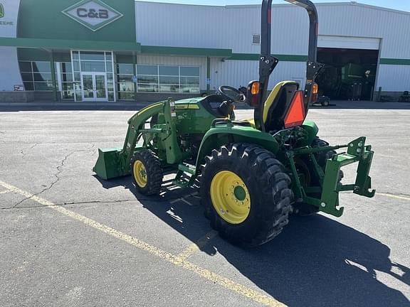Image of John Deere 3033R equipment image 3