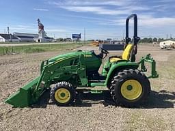 Image of John Deere 3033R equipment image 4
