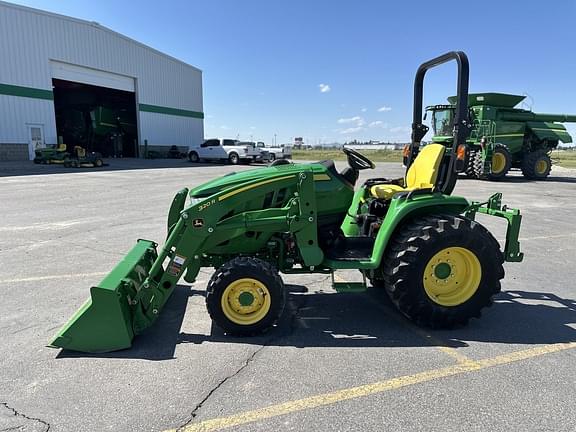 Image of John Deere 3033R equipment image 2