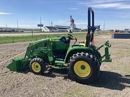 Image of John Deere 3033R equipment image 1
