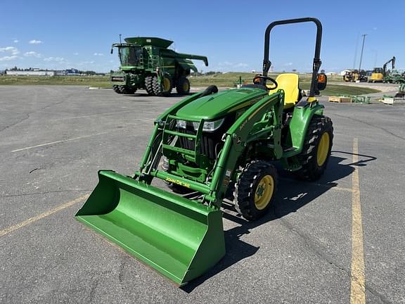Image of John Deere 3033R equipment image 1
