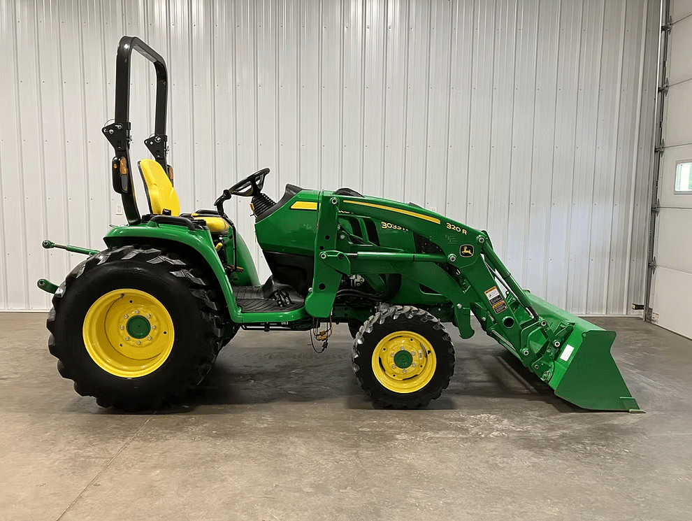 Image of John Deere 3033R Primary Image