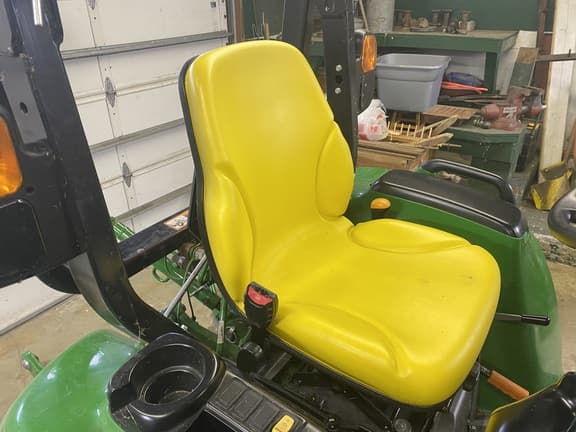 Image of John Deere 3033R equipment image 1