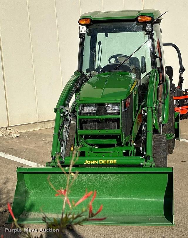 Image of John Deere 3033R equipment image 1