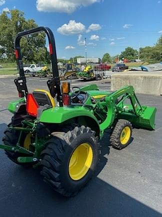 Image of John Deere 3035D equipment image 4