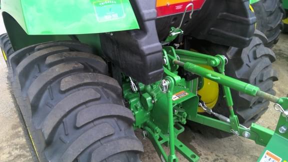 Image of John Deere 3035D equipment image 4
