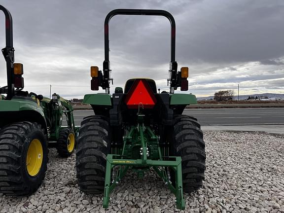 Image of John Deere 3035D equipment image 4