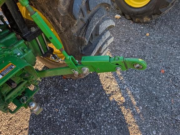 Image of John Deere 3035D equipment image 4