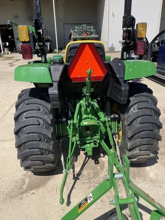Image of John Deere 3035D equipment image 2