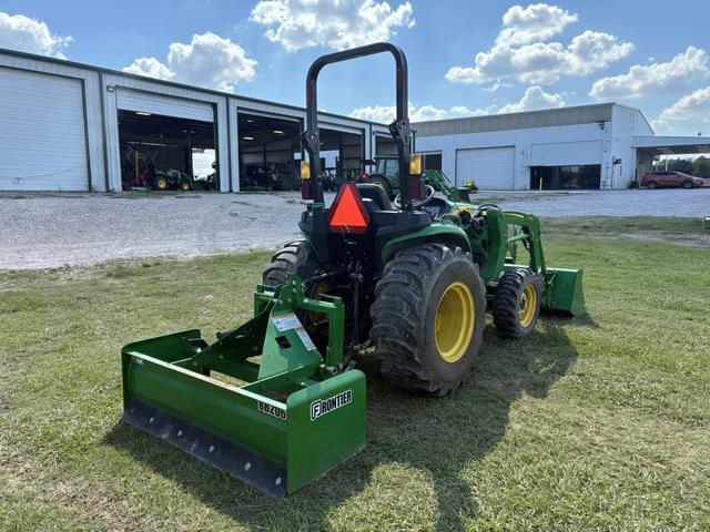 Image of John Deere 3038E equipment image 4