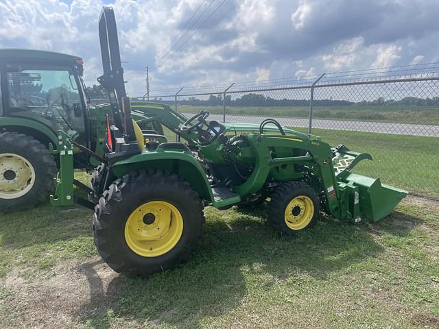 Image of John Deere 3038E equipment image 4